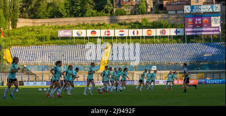 Zenica, Bosnie-Herzégovine, 15th mai 2022. Les joueurs de l'Allemagne se réchauffent lors du match final de l'UEFA Women's Championship 2022 final entre l'Espagne U17 et l'allemagne 17 U17 au stade Grbavica à Sarajevo, Bosnie-Herzégovine. 15 mai 2022. Crédit : Nikola Krstic/Alay Banque D'Images