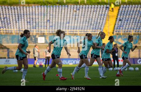 Zenica, Bosnie-Herzégovine, 15th mai 2022. Les joueurs de l'Allemagne se réchauffent lors du match final de l'UEFA Women's Championship 2022 final entre l'Espagne U17 et l'allemagne 17 U17 au stade Grbavica à Sarajevo, Bosnie-Herzégovine. 15 mai 2022. Crédit : Nikola Krstic/Alay Banque D'Images