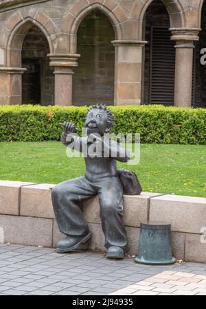 Sculpture d'oor Wullie à l'extérieur de la galerie McManus à Dundee Banque D'Images