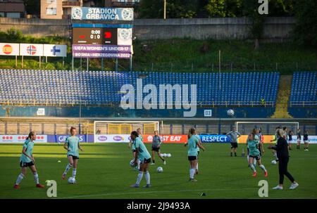 Zenica, Bosnie-Herzégovine, 15th mai 2022. Les joueurs de l'Allemagne se réchauffent lors du match final de l'UEFA Women's Championship 2022 final entre l'Espagne U17 et l'allemagne 17 U17 au stade Grbavica à Sarajevo, Bosnie-Herzégovine. 15 mai 2022. Crédit : Nikola Krstic/Alay Banque D'Images