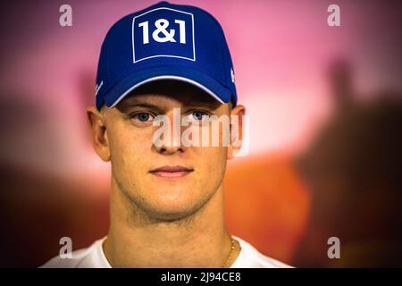 Barcelone, Espagne. , . MICK SCHUMACHER (GER) de l'équipe Haas F1 assiste à la presse avant la première session de pratique du GP espagnol au circuit de Catalunya crédit: Matthias Oesterle/Alay Live News Banque D'Images