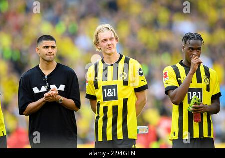 De gauche à droite Mahmoud DAHOUD (DO), Julian BRANDT (DO), Jamie BYNOE-GITTENS (DO) après le match, football 1st Bundesliga, 34th match, Borussia Dortmund (DO) - Hertha BSC Berlin (B) 2:1, le 14 mai 2022 à Dortmund/Allemagne. #DFL les règlements interdisent toute utilisation de photographies comme séquences d'images et/ou quasi-vidéo # Â Banque D'Images