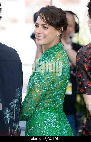 Berenice Bejo pose au photocall de 'coupe finale (Coupez!)' Lors du Festival annuel de Cannes 75th au Palais des Festivals de Cannes, France, le 18 mai 2022. Banque D'Images