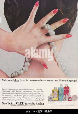 Revlon vernis à ongles Revlon soin de ongles vintage papier publicité publicitaire 1980s 19702 Banque D'Images