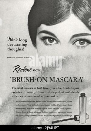 Revlon Brush-on mascara Revlon mascara papier vintage publicité publicitaire 1980s 1970s Revlon imperméable mascara rétro publicité Banque D'Images