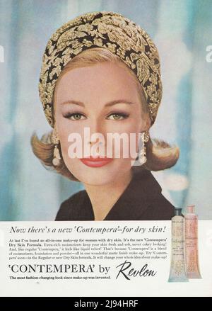 Revlon maquillage pour femmes crème hydratante Revlon fondation et poudre Revlon Contempera Revlon peau sèche vintage papier annonce publicitaire 1980s 19702 Banque D'Images