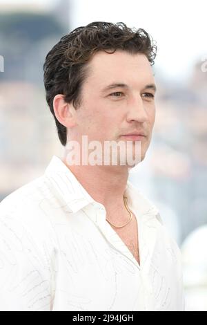 Cannes, Frankreich. 18th mai 2022. Miles Teller pose au photocall de « Top Gun: Maverick » lors du Festival annuel de Cannes 75th au Palais des Festivals de Cannes, France, le 18 mai 2022. Credit: dpa/Alay Live News Banque D'Images