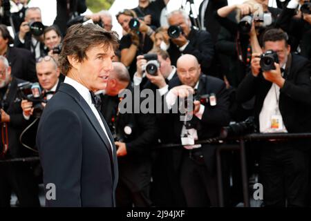 Cannes, Frankreich. 18th mai 2022. Tom Cruise participe à la première de « Top Gun: Maverick » lors du Festival annuel du film de Cannes 75th au Palais des Festivals de Cannes, France, le 18 mai 2022. Credit: dpa/Alay Live News Banque D'Images