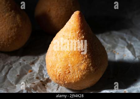 Boulettes de poulet, coxinhas, en-cas brésilien populaire Banque D'Images