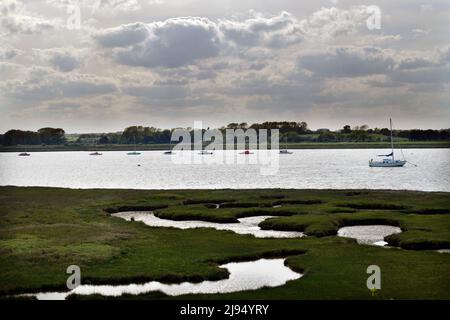 bateaux amarrés sur la rivière adle à l'abattoir aldeburgh suffolk angleterre Banque D'Images