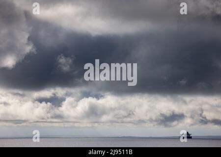 Un pétrolier sortant de Scala Flow, Orkney Isles, Écosse, Royaume-Uni Banque D'Images