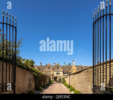 Un beau manoir dans les Cotswolds, Bourton-on-the-Water, Gloucestershire, Angleterre, Royaume-Uni. Banque D'Images