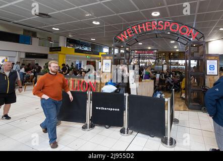 Aéroport de Wethercuillers ; le bar Wethercuiller, salon de départ, terminal sud, aéroport de Gatwick Royaume-Uni Banque D'Images