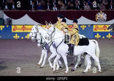 La bande musicale de la Cavalerie de la maison. Les clients ont été ravis d'assister à la célébration du Jubilé de platine ce soir en présence de la princesse royale dans le domaine privé du château de Windsor. 500 chevaux et 1 300 participants de tout le Commonwealth et du monde ont participé à l'événement théâtral intitulé A Gallop Through History pour célébrer le règne de sa Majesté la Reine Banque D'Images