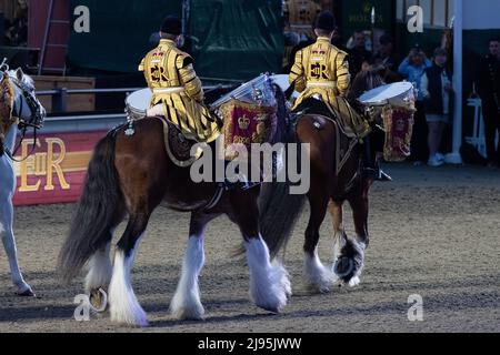 La bande musicale de la Cavalerie de la maison. Les clients ont été ravis d'assister à la célébration du Jubilé de platine ce soir en présence de la princesse royale dans le domaine privé du château de Windsor. 500 chevaux et 1 300 participants de tout le Commonwealth et du monde ont participé à l'événement théâtral intitulé A Gallop Through History pour célébrer le règne de sa Majesté la Reine Banque D'Images