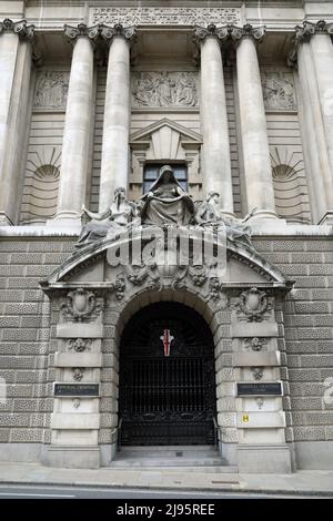 Entrée du Old Bailey dans la ville de Londres qui a ouvert ses portes en in1907 Banque D'Images