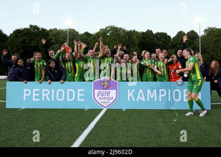 RIJSWIJK, PAYS-BAS - MAI 20 : Barbara Lorsheyd de l'ADO Den Haag, Gwyneth Hendriks de l'ADO Den Haag, Amber Verspaget de l'ADO Den Haag, Kayra Nelemans de l'ADO Den Haag, Jaimy Ravensbergen, Jannette van Belen de l'ADO Den Haag, Wielle Nelemans de l'ADO Den Haag, Den Haag, Den Haag de l'ADO, Den Haag Lag, Den Haag Nikki Ijzerman de l'ADO Den Haag, Romy Speelman de l'ADO Den Haag, Louise van Oosten de l'ADO Den Haag, Bo Vonk de l'ADO Den Haag, June Burgers de l'ADO Den Haag, Wendy Balfort de l'ADO Den Haag, Akke van den né de l'ADO Den Haag, Laura Dankelman de l'ADO Den Haag, Cato Pijnacker Hordijk de l'ADO Den Haag, Gina Viehoff de l'ADO Den H Banque D'Images