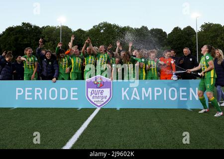 RIJSWIJK, PAYS-BAS - MAI 20 : Barbara Lorsheyd de l'ADO Den Haag, Gwyneth Hendriks de l'ADO Den Haag, Amber Verspaget de l'ADO Den Haag, Kayra Nelemans de l'ADO Den Haag, Jaimy Ravensbergen, Jannette van Belen de l'ADO Den Haag, Wielle Nelemans de l'ADO Den Haag, Den Haag, Den Haag de l'ADO, Den Haag Lag, Den Haag Nikki Ijzerman de l'ADO Den Haag, Romy Speelman de l'ADO Den Haag, Louise van Oosten de l'ADO Den Haag, Bo Vonk de l'ADO Den Haag, June Burgers de l'ADO Den Haag, Wendy Balfort de l'ADO Den Haag, Akke van den né de l'ADO Den Haag, Laura Dankelman de l'ADO Den Haag, Cato Pijnacker Hordijk de l'ADO Den Haag, Gina Viehoff de l'ADO Den H Banque D'Images