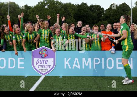 RIJSWIJK, PAYS-BAS - MAI 20 : Barbara Lorsheyd de l'ADO Den Haag, Gwyneth Hendriks de l'ADO Den Haag, Amber Verspaget de l'ADO Den Haag, Kayra Nelemans de l'ADO Den Haag, Jaimy Ravensbergen, Jannette van Belen de l'ADO Den Haag, Wielle Nelemans de l'ADO Den Haag, Den Haag, Den Haag de l'ADO, Den Haag Lag, Den Haag Nikki Ijzerman de l'ADO Den Haag, Romy Speelman de l'ADO Den Haag, Louise van Oosten de l'ADO Den Haag, Bo Vonk de l'ADO Den Haag, June Burgers de l'ADO Den Haag, Wendy Balfort de l'ADO Den Haag, Akke van den né de l'ADO Den Haag, Laura Dankelman de l'ADO Den Haag, Cato Pijnacker Hordijk de l'ADO Den Haag, Gina Viehoff de l'ADO Den H Banque D'Images