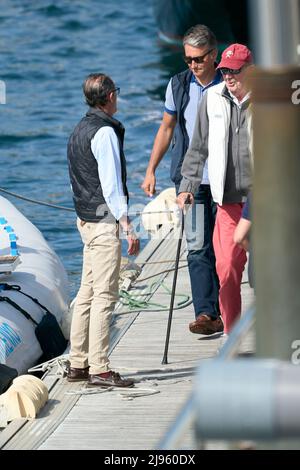 Sansenxo, Espagne. 20th mai 2022. 20 mai 2022, Sansenxo, Galice, Espagne: Roi Juan Carlos d'Espagne après le premier jour de la troisième série de la coupe espagnole de 6 mètres au Sanxenxo Royal Yacht Club le 20 mai 2022 à Sansenxo, Espagne .après près de deux ans d'exil aux Émirats arabes Unis suite à une série de scandales financiers, l'ancien roi d'Espagne fait son premier voyage en Espagne, lors d'une brève visite qui a suscité de nombreuses critiques.Sansenxo. Espagne. 20220520, .le roi Juan Carlos d'Espagne assiste à la troisième série de la coupe espagnole de 6 mètres jour 1 au Sanxenxo Royal Yacht Club le 20 mai 2022 à sa Banque D'Images