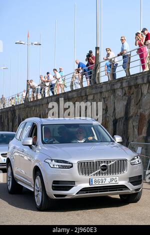 Sansenxo, Espagne. 20th mai 2022. 20 mai 2022, Sansenxo, Galice, Espagne: Roi Juan Carlos d'Espagne après le premier jour de la troisième série de la coupe espagnole de 6 mètres au Sanxenxo Royal Yacht Club le 20 mai 2022 à Sansenxo, Espagne .après près de deux ans d'exil aux Émirats arabes Unis suite à une série de scandales financiers, l'ancien roi d'Espagne fait son premier voyage en Espagne, lors d'une brève visite qui a suscité de nombreuses critiques.Sansenxo. Espagne. 20220520, .le roi Juan Carlos d'Espagne assiste à la troisième série de la coupe espagnole de 6 mètres jour 1 au Sanxenxo Royal Yacht Club le 20 mai 2022 à sa Banque D'Images