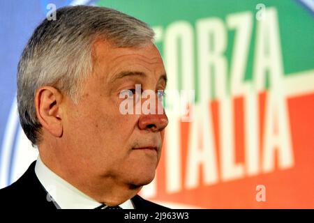 Naples, Italie. 20th mai 2022. Antonio Tajani Vice-président du Parti populaire européen, lors de l'événement du parti Forza Italia "l'Italie du futur, la force unificatrice" qui s'est tenu au Palacongressi de la Mostra d'Oltremare à Naples. Naples, Italie, 0 mai 2022. (Photo par Vincenzo Izzo/Sipa USA) crédit: SIPA USA/Alay Live News Banque D'Images