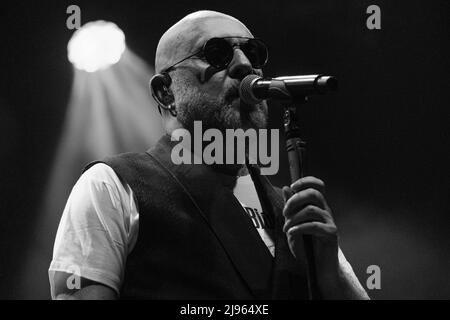 Brescia, Italie. 19th mai 2022. Le chanteur italien Mario Biondi lors de ses spectacles en direct au Dis play Theatre de Brescia pour son romantique Tour 2022 Banque D'Images