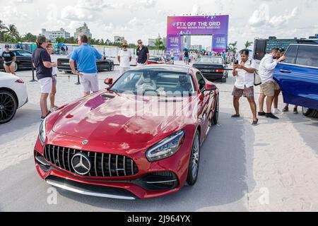 Miami Beach Florida, FTX Off the Grid événement gratuit, week-end de course Grand Prix de Formule 1 1 F1 événement, Mercedes Benz rouge Banque D'Images