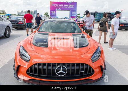 Miami Beach Florida, FTX Off the Grid event, week-end de course Grand Prix de Formule 1 1 F1 event, Mercedes Benz voiture de sport orange Banque D'Images