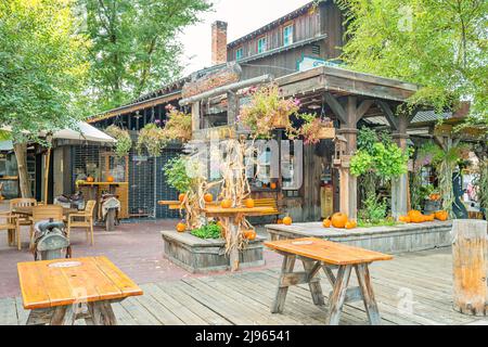Restaurant patio dans la ville de Winthrop Washington State USA Banque D'Images