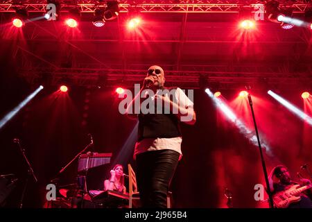 Brescia, Italie. 19th mai 2022. Le chanteur italien Mario Biondi lors de ses spectacles en direct au Dis play Theatre de Brescia pour son romantique Tour 2022 Banque D'Images