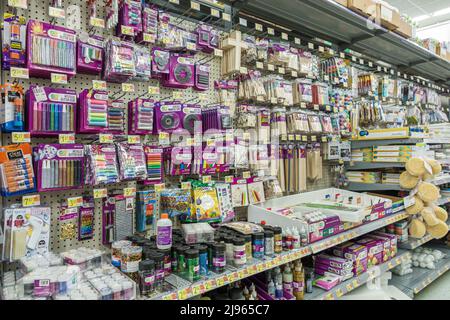 Miami Florida, grand magasin de rabais Walmart à l'intérieur des magasins d'intérieur, vente de fournitures d'art et d'artisanat Banque D'Images