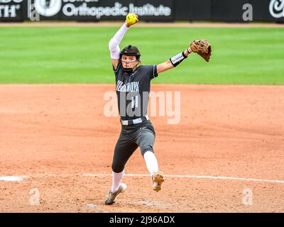 Orlando, États-Unis. 20th mai 2022. 20 mai 2022: Villanova relief crucher Kelsey White (11) fond de la 5th pendant NCAA Orlando régional Softball action jeu entre Villanova Wildcats et les chevaliers UCF au complexe UCF Softball à Orlando, FL Romeo T Guzman/Cal Sport Media crédit: CAL Sport Media/Alay Live News Banque D'Images