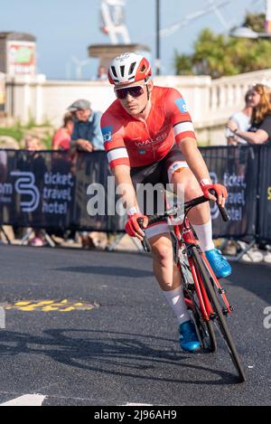 Rider of Wales Racing Academy dans le cadre de la course cycliste Sportsbreaks Tour Series, cinquième tour à Clacton on Sea, Essex, Royaume-Uni. Circuit de rue de critérium Banque D'Images