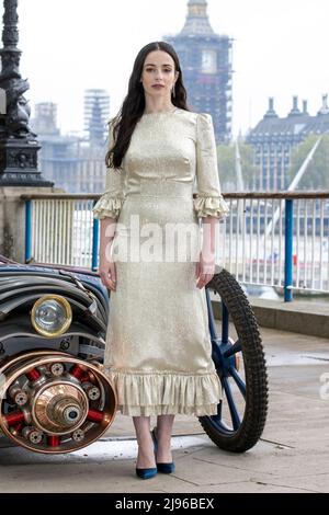 Casting du nouveau spectacle Sky Atlantic The Nevers, dévoile une voiture de style victorien, créée et conduite par le personnage de Skelly, Penance Adair, lors du lancement du drame sur la rive sud de Londres. La série raconte l'histoire d'un événement surnaturel qui roque Londres victorienne et sera disponible à partir de mai 17 sur Sky Atlantic et le service de streaming MAINTENANT avec: Laura Donnelly où: Londres, Royaume-Uni quand: 13 mai 2021 crédit: Phil Lewis/WENN Banque D'Images