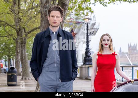 Casting du nouveau spectacle Sky Atlantic The Nevers, dévoile une voiture de style victorien, créée et conduite par le personnage de Skelly, Penance Adair, lors du lancement du drame sur la rive sud de Londres. La série raconte l'histoire d'un événement surnaturel qui roque Londres victorienne et sera disponible à partir de mai 17 sur Sky Atlantic et le service de streaming MAINTENANT avec: James Norton où: Londres, Royaume-Uni quand: 13 mai 2021 crédit: Phil Lewis/WENN Banque D'Images