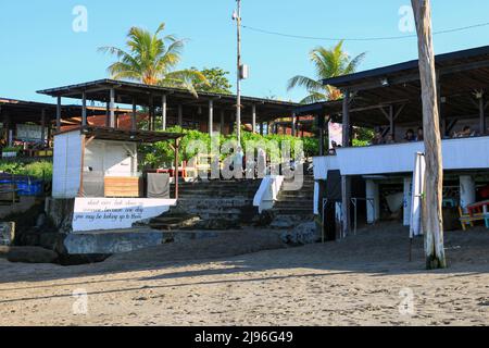 Vue sur le Sand Bar à Batu Bolong Beach à Canggu, Bali, Indonésie. Banque D'Images