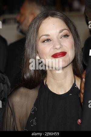 Cannes, France. 20th mai 2022. Marion Cotillard participe à la projection de 'frère et sœur (frère et soeur)' lors du festival annuel de Cannes 75th au Palais des Festivals, le 20 mai 2022 à Cannes, France. Photo: DGP/imageSPACE/Sipa USA crédit: SIPA USA/Alay Live News Banque D'Images