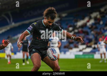 Huddersfield, Royaume-Uni. 20th mai 2022. Ashton Golding, de Huddersfield, garde un œil sur le ballon lors du match de la Super League entre Huddersfield Giants et Toulouse au stade John Smiths, à Huddersfield, en Angleterre, le 20 mai 2022. Photo de Simon Hall. Utilisation éditoriale uniquement, licence requise pour une utilisation commerciale. Aucune utilisation dans les Paris, les jeux ou les publications d'un seul club/ligue/joueur. Crédit : UK Sports pics Ltd/Alay Live News Banque D'Images