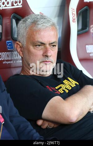 Turin, Italie. 20th mai 2022. TURIN, ITALIE, 20 MAI 2022. Jos Mourinho, entraîneur-chef DE Rome, pendant la série Un match entre le FC de Turin et AS Roma le 20 mai 2002 au stade olympique Grande Torino. Credit: Medialys Images par Massimiliano Ferraro/Alamy Live News Banque D'Images