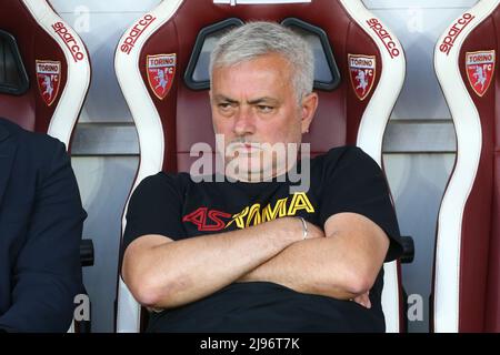 Turin, Italie. 20th mai 2022. TURIN, ITALIE, 20 MAI 2022. Jos Mourinho, entraîneur-chef DE Rome, pendant la série Un match entre le FC de Turin et AS Roma le 20 mai 2002 au stade olympique Grande Torino. Credit: Medialys Images par Massimiliano Ferraro/Alamy Live News Banque D'Images