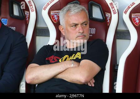 Turin, Italie. 20th mai 2022. TURIN, ITALIE, 20 MAI 2022. Jos Mourinho, entraîneur-chef DE Rome, pendant la série Un match entre le FC de Turin et AS Roma le 20 mai 2002 au stade olympique Grande Torino. Credit: Medialys Images par Massimiliano Ferraro/Alamy Live News Banque D'Images