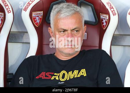 Turin, Italie. 20th mai 2022. TURIN, ITALIE, 20 MAI 2022. Jos Mourinho, entraîneur-chef DE Rome, pendant la série Un match entre le FC de Turin et AS Roma le 20 mai 2002 au stade olympique Grande Torino. Credit: Medialys Images par Massimiliano Ferraro/Alamy Live News Banque D'Images