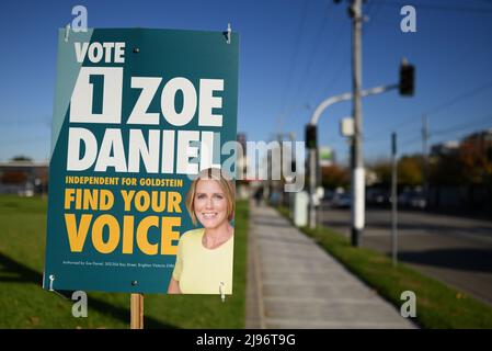 Signe de campagne pour Zoe Daniel, candidat indépendant de l'électorat de Goldstein, sur Hawthorn Rd, près d'un lieu de scrutin, le jour de l'élection Banque D'Images