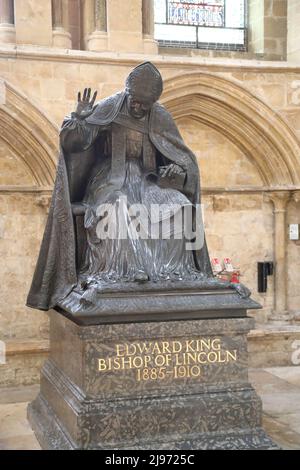 Sculpture de l'évêque de Lincoln Edward King à la cathédrale de Lincoln, Lincoln, Royaume-Uni Banque D'Images