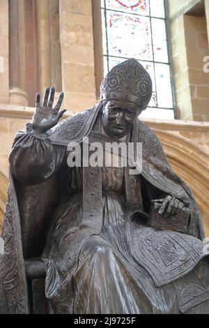 Sculpture de l'évêque de Lincoln Edward King à la cathédrale de Lincoln, Lincoln, Royaume-Uni Banque D'Images