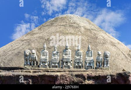 Statues au sommet du mont Nemrut (Nemrut Dagi). Parc Miniaturk à Istanbul, Turquie. Banque D'Images