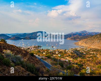 Une photo panoramique de Selimiye prise de la haute terre. Selimiye s'est récemment démarquant comme l'une des régions de vacances intactes de Marmaris, Turquie Banque D'Images