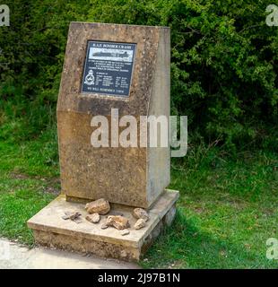 Plaque d'écrasement d'air en temps de guerre sur Middle Hill, près de Broadway Tower, Broadway, Cotswolds, Worcestershire, Angleterre, Royaume-Uni. Banque D'Images