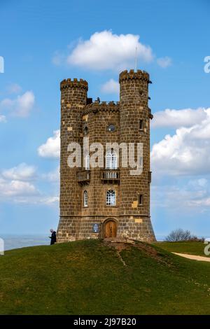 Broadway Tower, une folie et un point de repère emblématiques des Cotswolds, sur Fish Hill à 1024 mètres au-dessus du niveau de la mer, Worcestershire, Angleterre, Royaume-Uni. Banque D'Images